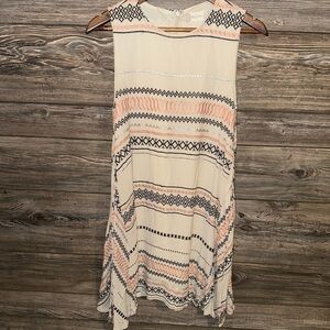 Altar’d State Sleeveless Cream Geometric Embroidery Handkerchief Hem Sz Medium